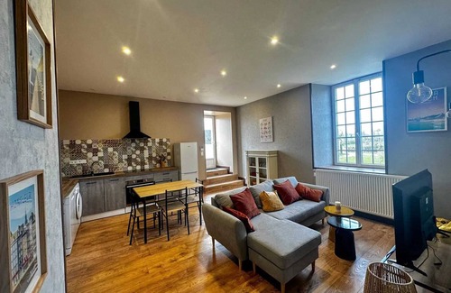 Saint-Pierre-du-Mont House | Homerez - House in Saint-Pierre-du-Mont