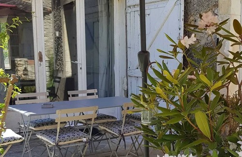 Vienne-en-Arthies House | Homerez - Holiday home in Vienne-en-Arthies