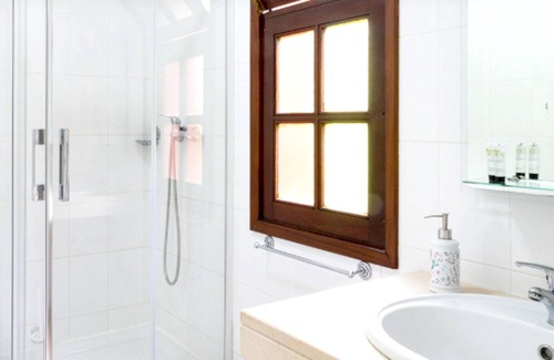 Camacha House | Homerez - House 12 km away from the beach for 5 ppl. with terrace at Camacha