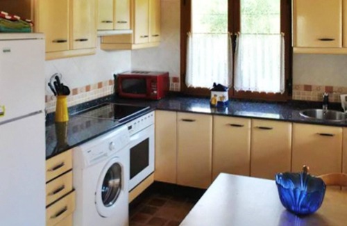 Villamanin House | Homerez - House 12 km away from the slopes for 6 ppl. with garden at Villamanín