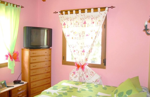 Villamanin House | Homerez - House 12 km away from the slopes for 6 ppl. with garden at Villamanín