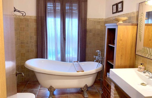 Mota del Cuervo House | Homerez - House for 10 ppl. with swimming-pool and terrace at Mota del Cuervo