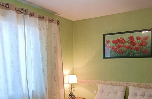 Lisle-sur-Tarn House | Homerez - House for 4 ppl. with jacuzzi, garden and terrace at Lisle-sur-Tarn