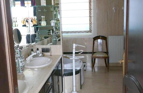 Villamayor House | Homerez - House for 10 ppl. with swimming-pool, jacuzzi and terrace at Salamanca