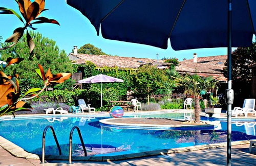 Gemozac House | Homerez - House for 8 ppl. with shared pool, terrace and balcony at Gémozac