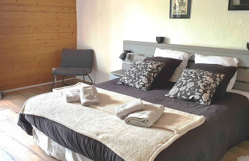 Lignairolles House | Homerez - House for 2 ppl. with shared pool and terrace at Lignairolles