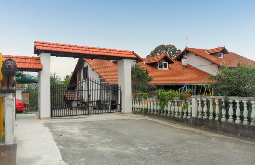 Kutina House | Homerez - House in Kutina with Garden