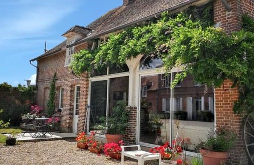 Le Vaudreuil House | Homerez - House in Le Vaudreuil