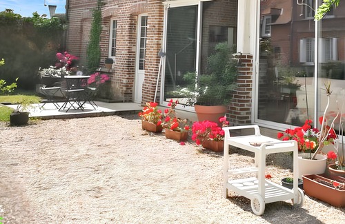 Le Vaudreuil House | Homerez - House in Le Vaudreuil