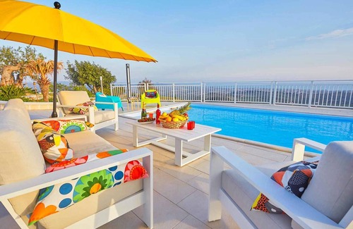Favara Villa | Homerez - Luxurious Villa with Pool in Favara