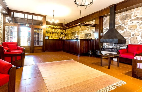 Queimada Apartment | Homerez - Nice appartement for 4 ppl. with shared pool and jacuzzi at Armamar