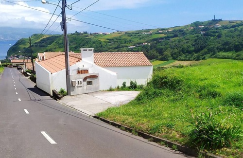 Horta House | Homerez - Nice house 800 m away from the beach for 4 ppl. with sea view at Horta