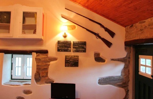 Fundao House | Homerez - Nice house for 2 ppl. with garden and terrace at Souto da Casa