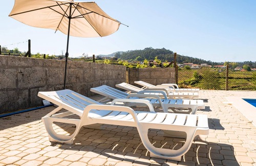 Castelo de Paiva House | Homerez - Nice house for 3 ppl. with shared pool and balcony at Fornos