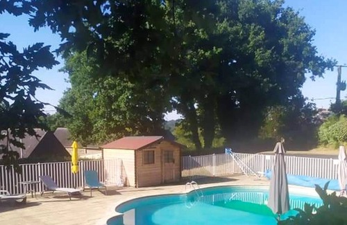 Rostrenen House | Homerez - Nice house With access to the pool