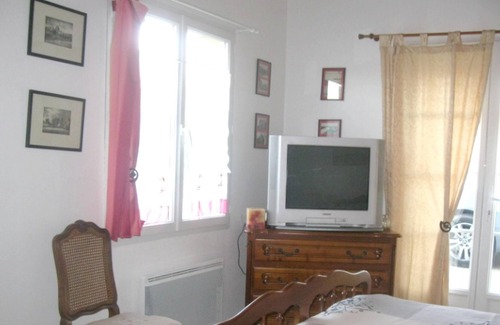 Tonnay-Charente Apartment | Homerez - Nice studio for 2 ppl. with garden and terrace at Tonnay-Charente