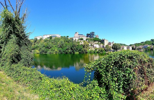 Duravel Apartment | Homerez - Nice studio for 2 ppl. with shared pool and garden at Duravel