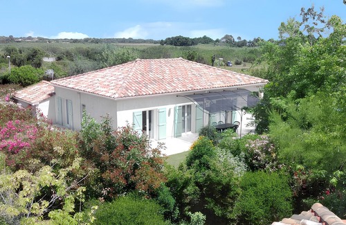 Solaro Villa | Homerez - Relaxing Villa in Solaro with Private Pool and Garden