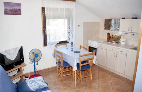 Prvic Luka Apartment | Homerez - Sea View Apt in Prvić Luka