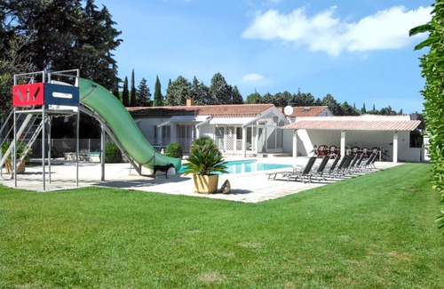Meynes Villa | Homerez - Spacious and Elegant Villa in Meynes with Private Pool