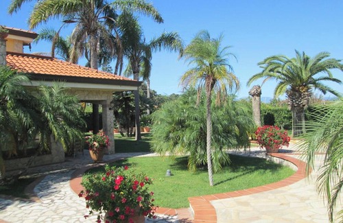 Eboli Apartment | Homerez - Spacious Apartment in Lago, Mountain View