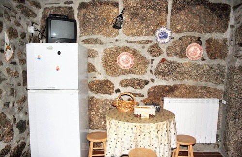 Viseu House | Homerez - Spacious Family House in Nogueira with Garden