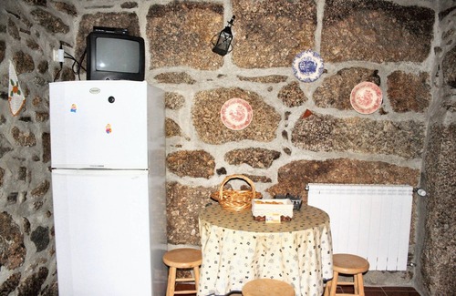 Viseu House | Homerez - Spacious Family House in Nogueira with Garden