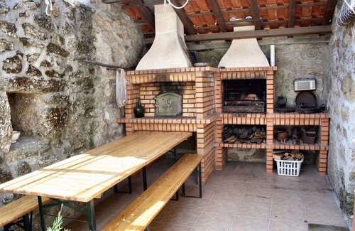 Viseu House | Homerez - Spacious Family House in Nogueira with Garden