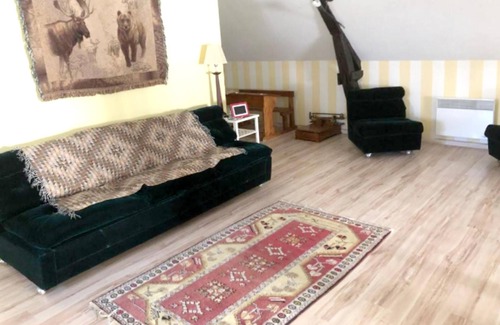 Saint-Aulaire House | Homerez - Spacious house for 6 ppl. with garden and terrace at Saint-Aulaire