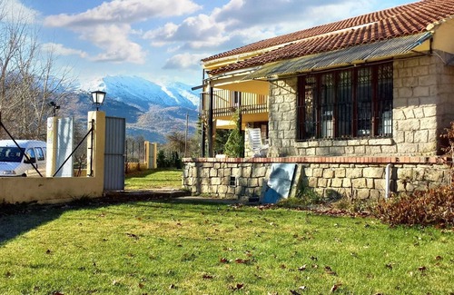 Navaluenga House | Homerez - Spacious house in Navaluenga with lake view