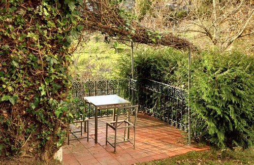 Gondomar House | Homerez - Spacious house in Pontevedra, garden