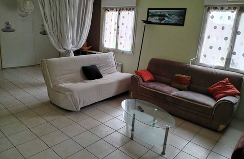 Villeloup House | Homerez - Spacious house in Villeloup with garden of 150 m²