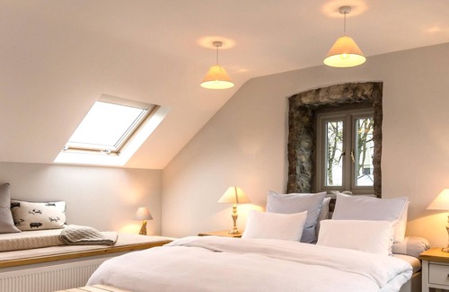 Riverstown House | Homerez - Spacious house for 8 ppl. with garden and terrace at Ballymote