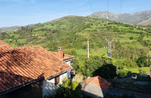 Cuestespines House | Homerez - Spacious house for 7 ppl. with terrace at Rozadas