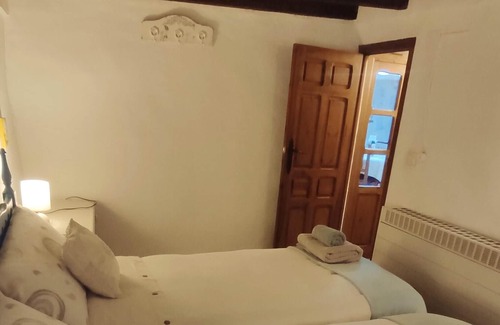 Beamud House | Homerez - Spacious house for 6 ppl. with terrace at Beamud