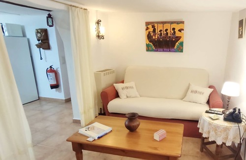 Beamud House | Homerez - Spacious house for 6 ppl. with terrace at Beamud