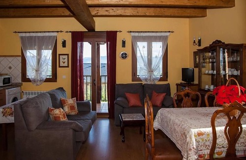 Rozuelo House | Homerez - Spacious house for 6 ppl. at Tedejo