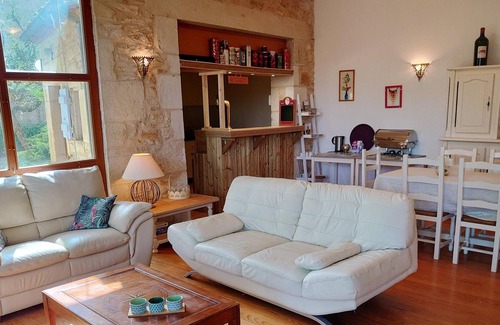 Duravel House | Homerez - Spacious house for 8 ppl. with shared pool and garden at Duravel