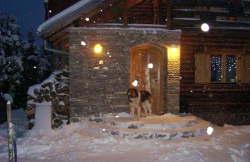 Lohovo House | Homerez - Spacious House in Lohovo with Terrace