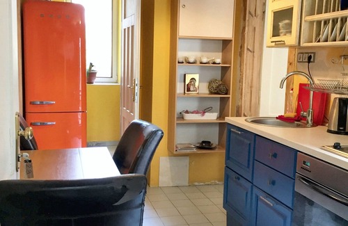 Sofia City Center House | Homerez - Spacious House in Central Sofia with Garden