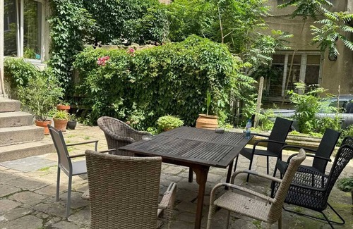 Sofia City Center House | Homerez - Spacious House in Central Sofia with Garden