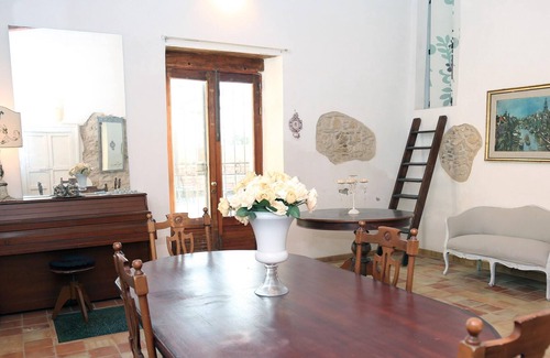 Niscemi House | Homerez - Spacious house for 4 ppl. with sea view, garden and terrace at Niscemi