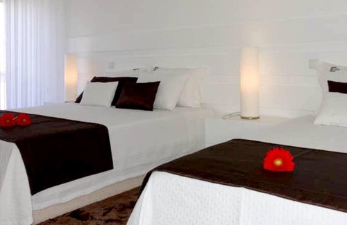 Riba de Mouro House | Homerez - Spacious house for 5 ppl. with terrace at Riba de Mouro