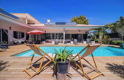 Fornos Villa | Homerez - Spacious villa in Sesimbra with a private year-round pool