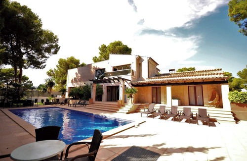 Torrenova Villa | Homerez - Spacious Villa with Private Pool in Torrenova