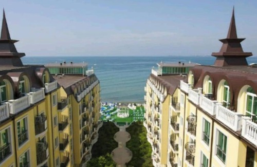 Elenite Apartment | Homerez - Studio Elenite + Sea View