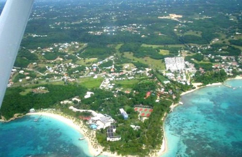 Saint-Francois Apartment | Homerez - Studio for 2 ppl. with shared pool and garden at Saint-François