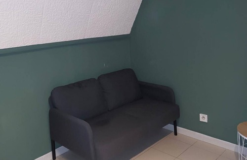 Saint-Nicolas Apartment | Homerez - Studio in Saint-Nicolas, city view