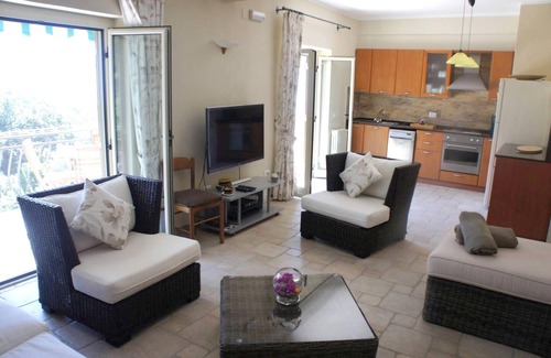 San Lucido Villa | Homerez - Villa 4 km away from the beach with swimming-pool, jacuzzi and terrace