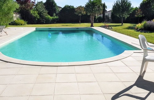 Saint-Palais-du-Ne Villa | Homerez - Villa in Saint-Palais-du-Né